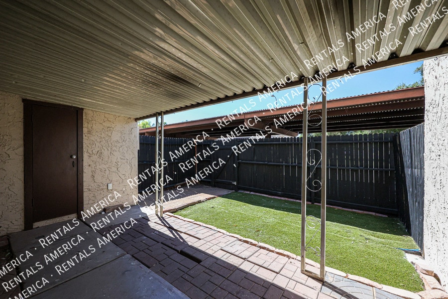 Building Photo - 1052 S San Jose