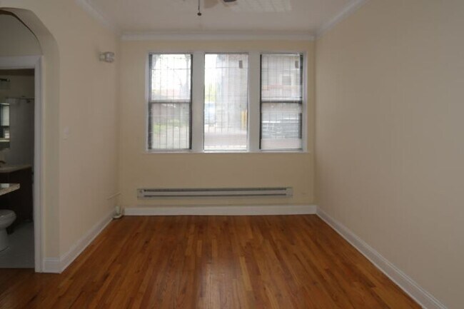 Building Photo - 4644 N Paulina