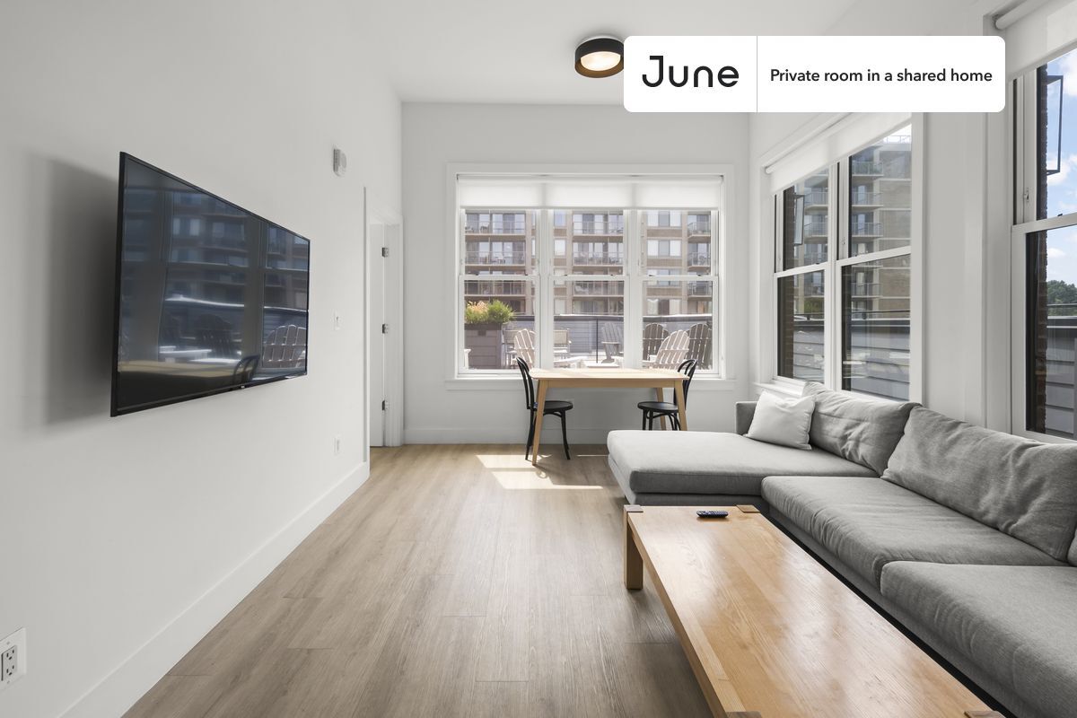 Building Photo - Room in Shared 3 bed/2 bath home in Dupont Circle