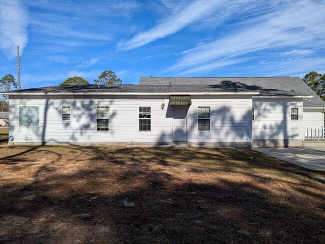 Building Photo - 1515 Hall Way