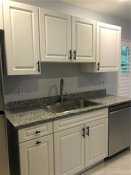 Building Photo - 4567 SE Murray Cove Cir