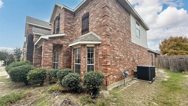 Building Photo - 8225 Painted Tree Tr