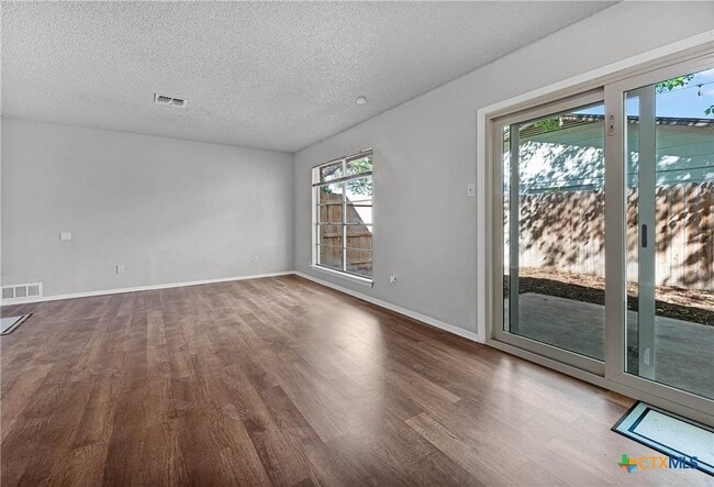 Building Photo - 1524 Eichen Rd