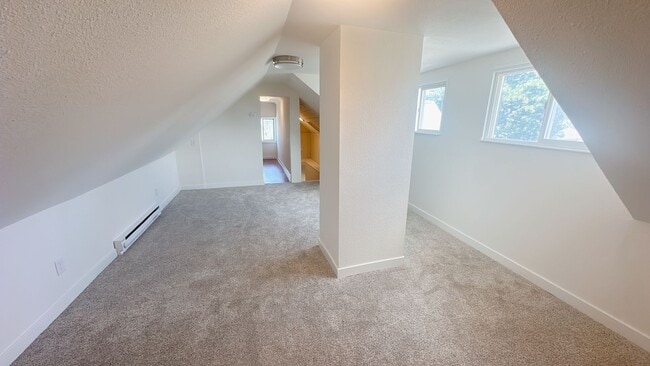Building Photo - Classic 5bdrm/1.5 bath High St house with ...