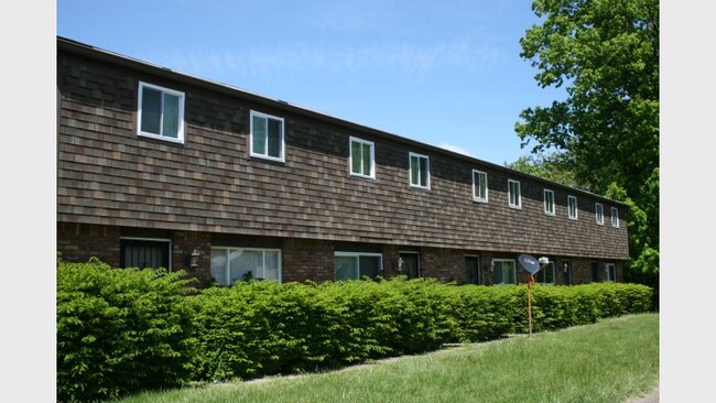 Front of building with individual entrance doors - 3303 W Run Rd