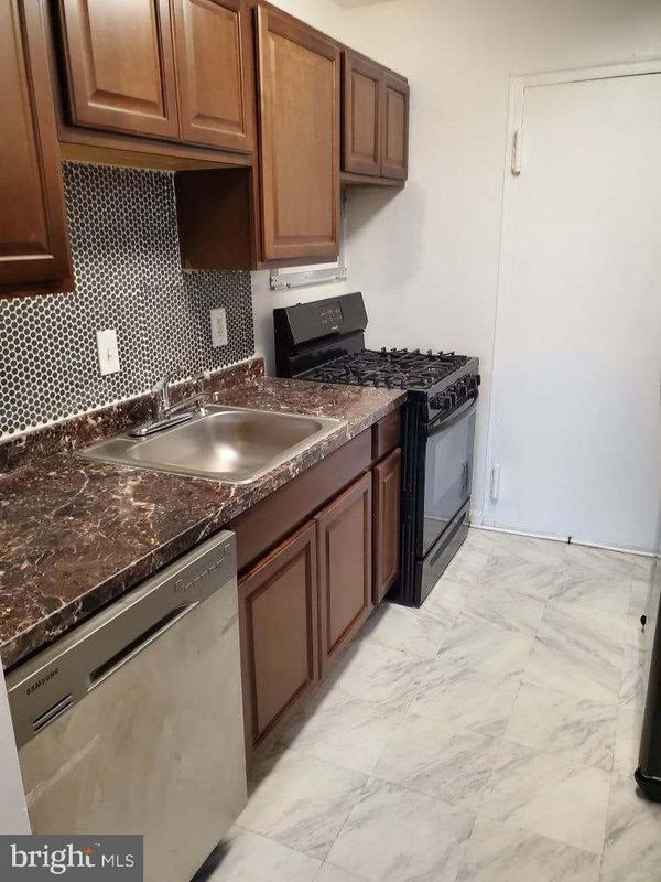 Building Photo - 3450 Toledo Terrace