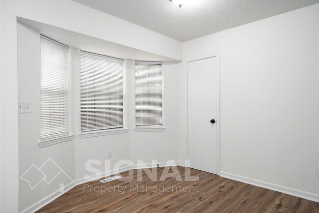 Building Photo - 1304 Shades Run Cir