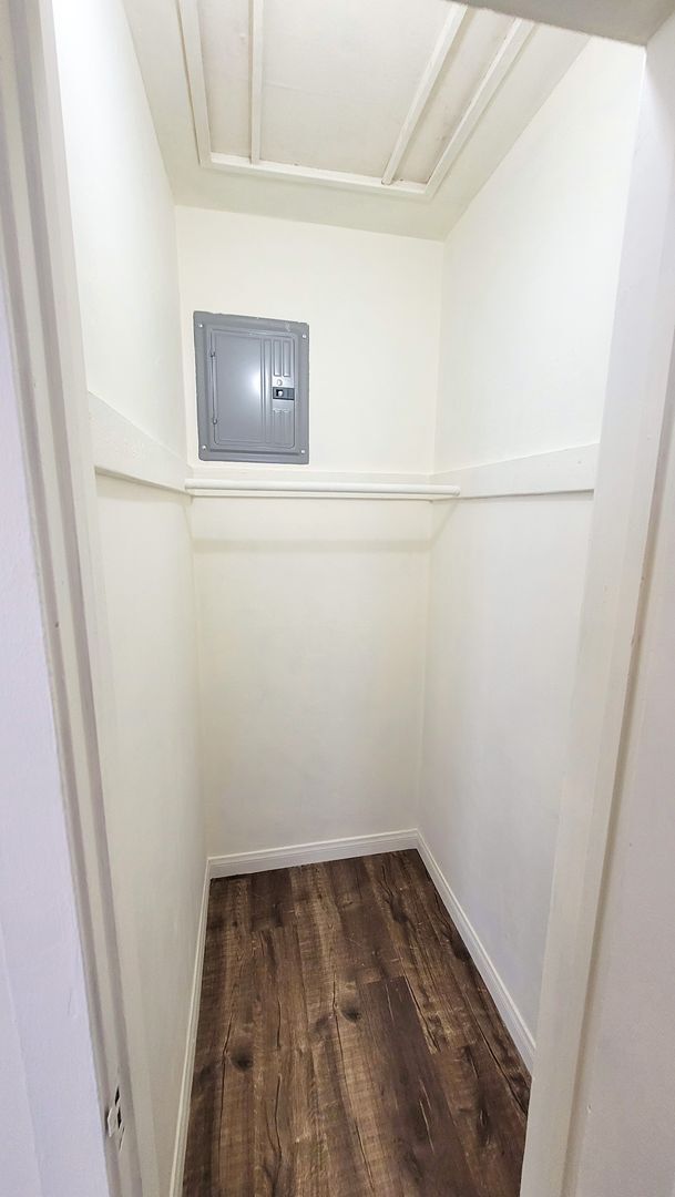 Building Photo - a13432