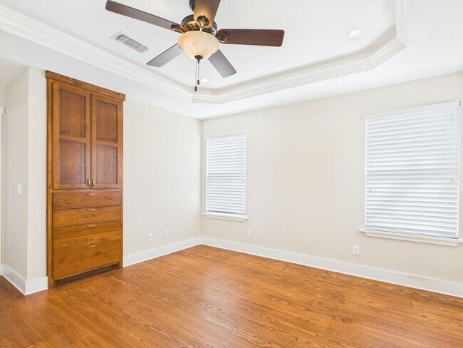 Building Photo - Adorable Bunglow