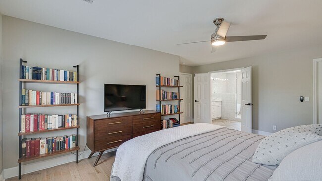 Building Photo - Modern Remodeled 4 Bedroom Rental Home in Brentwood