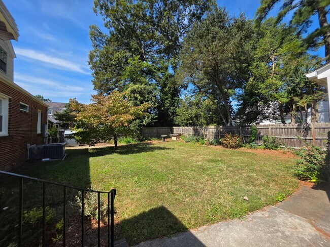 Building Photo - Charming brick ranch in Ellsworth