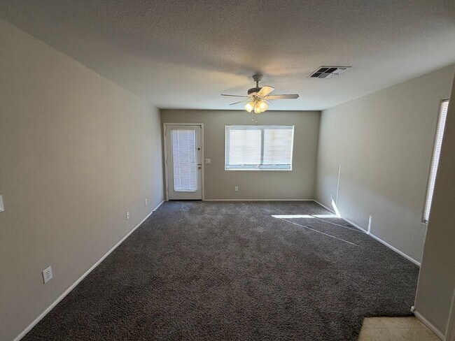 Building Photo - Beautiful 4 Bedroom Home for Rent in Goodyear!