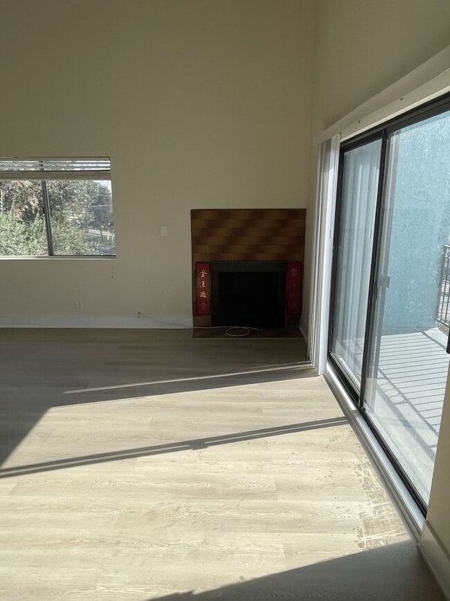 Building Photo - 704 Lookout Dr