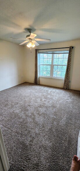 Building Photo - 5451 Vineland Rd