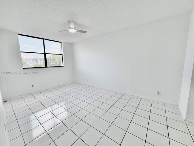 Building Photo - 2401 Riverside Dr