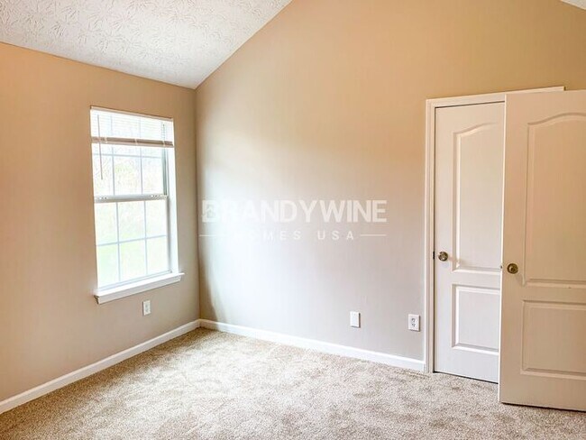 Building Photo - Captivating 4BR! A remarkable find