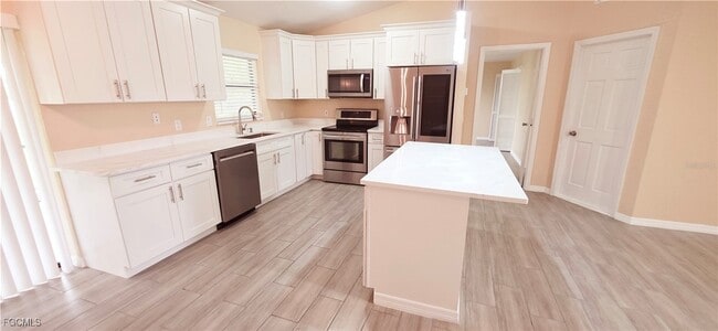 Building Photo - 930 SW 34th St