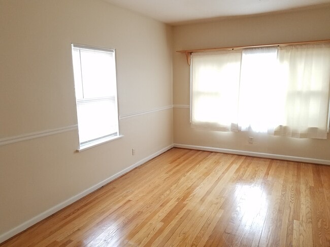 Building Photo - 5425 Webster St