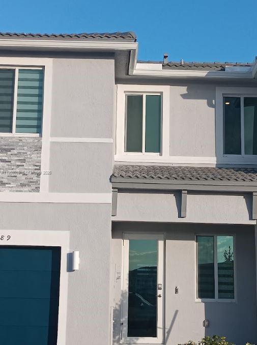 Building Photo - 689 SE 13th St Cir