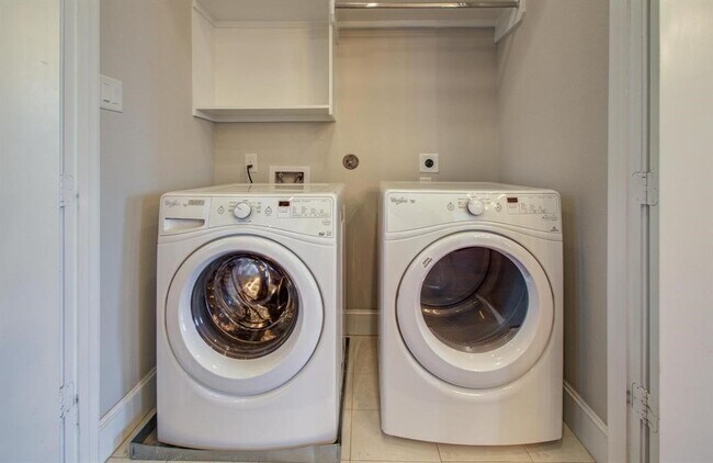 Building Photo - 610 Delano St