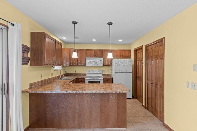 Building Photo - 254 Carmel Woods Dr