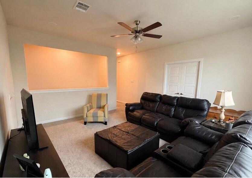 Building Photo - 1008 Mosby Ln
