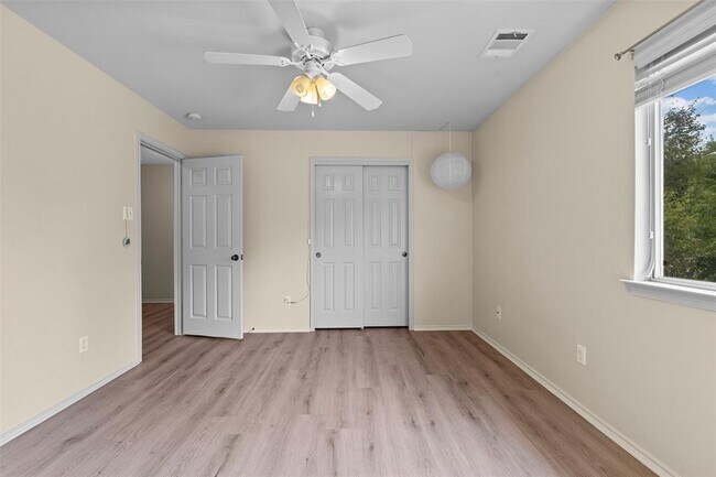 Building Photo - 2310 Sweet Clover Dr