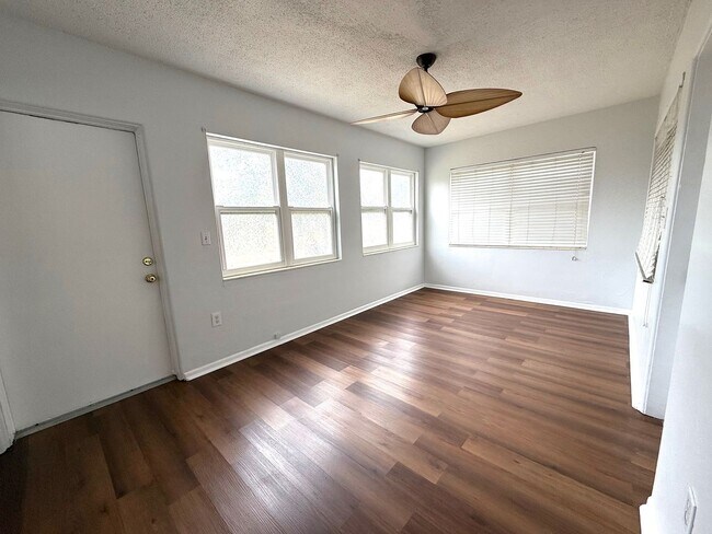 Building Photo - 3310 New England St