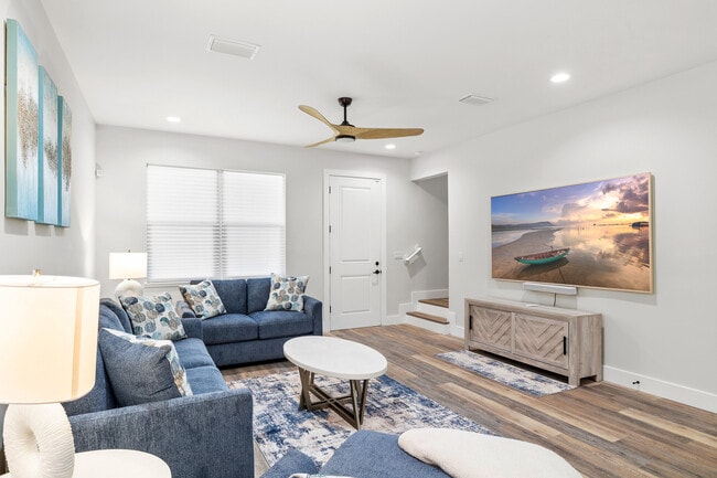 Building Photo - 1906 W Cherry St