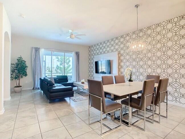 Building Photo - 1520 Oasis Club Blvd
