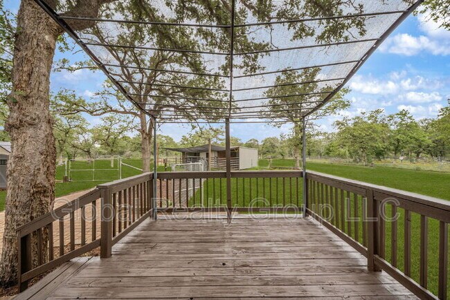 Building Photo - 153 Oak Valley Dr