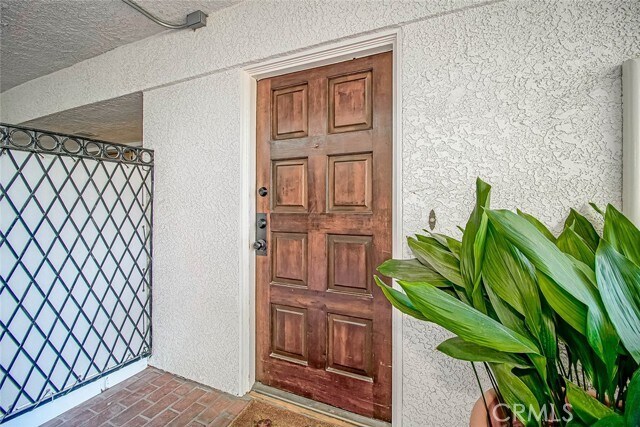 Building Photo - 4950 Louise Ave