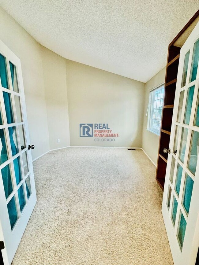 Building Photo - 10430 W 83rd Ave