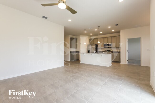 Building Photo - 527 Crown Rose Dr