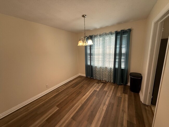 Building Photo - Walking Distance to Pell City Courthouse, ...