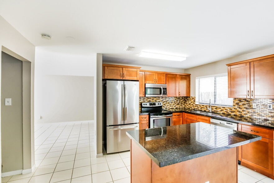 Building Photo - 10445 SW 158th Pl