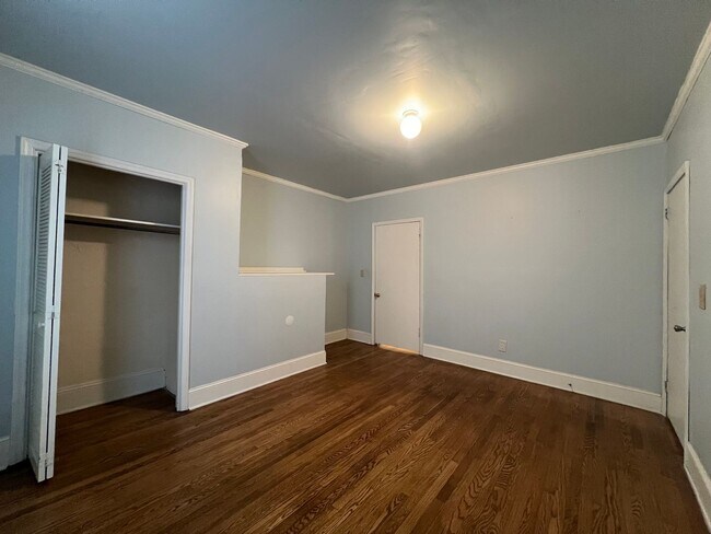 Building Photo - 3 bed and 2 bath house in downtown Johnson City