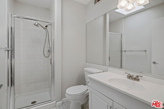 Building Photo - 10627 Moorpark St