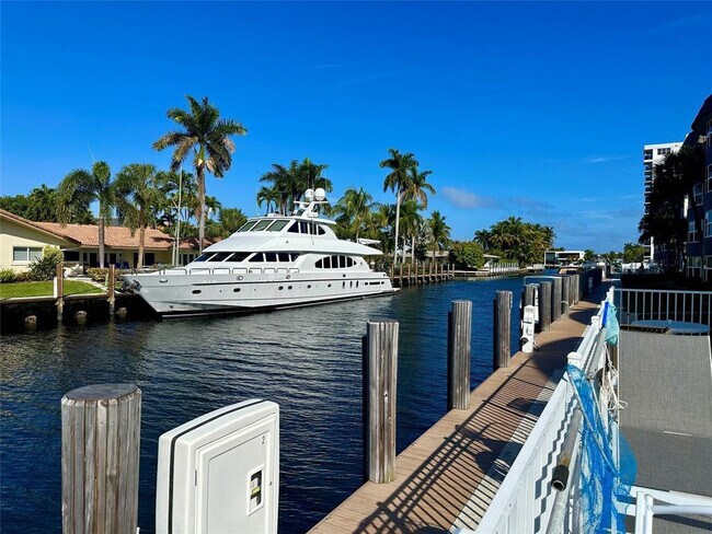 Building Photo - 3111 NE 51st St