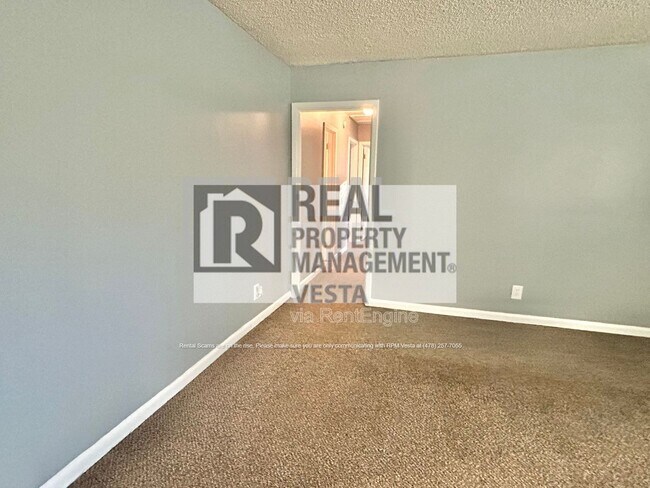 Building Photo - 2403 Groveland Cir N