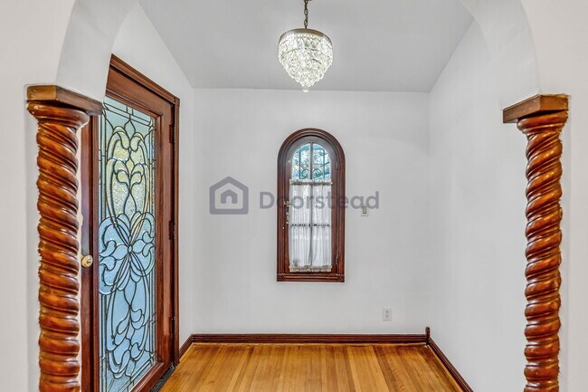 Building Photo - 603 S Mansfield Ave