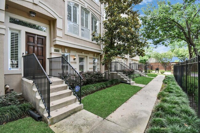 Building Photo - 1739 French Village Dr