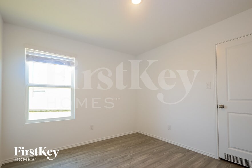 Building Photo - 1702 Morse Way
