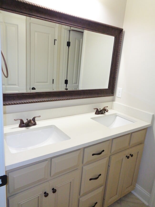 Building Photo - Spacious 4BR Home with Open Split Floor Plan, Granite Kitchen & Fenced Yard