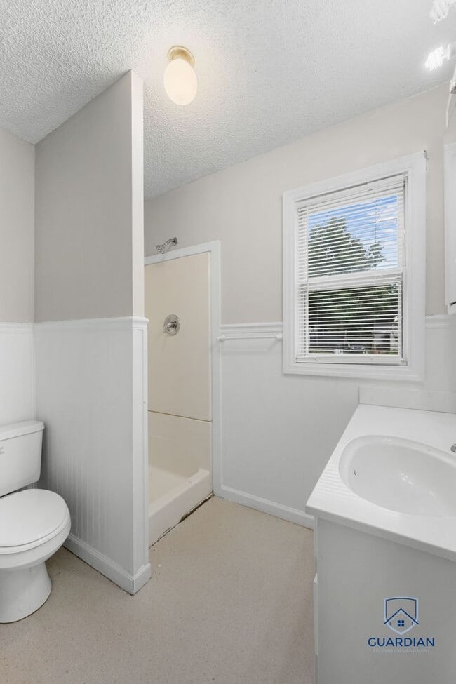 Building Photo - 1005 Hoke St