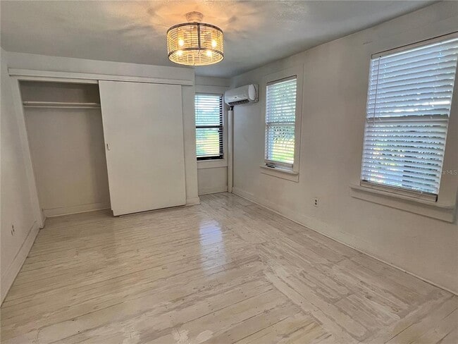 Building Photo - 1314 1/2 E Gore St