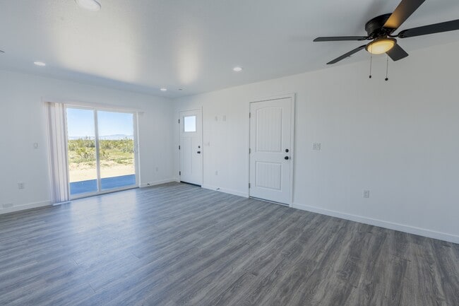 Building Photo - 6211 Poppy Blvd