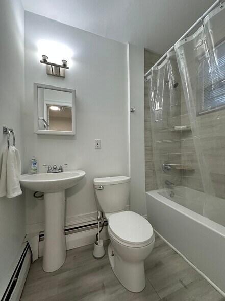 Building Photo - 176 Pearl St