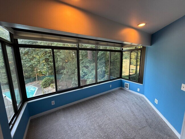 Building Photo - 2 Bedroom 2 Bathroom Plus Amenities!