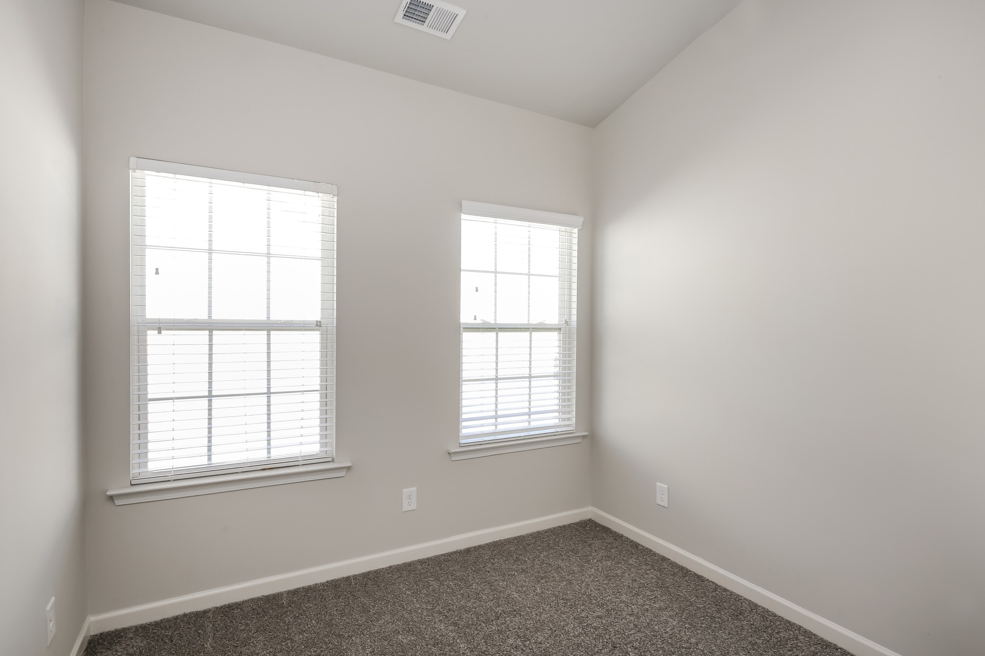 Building Photo - 67 Madaline Ln